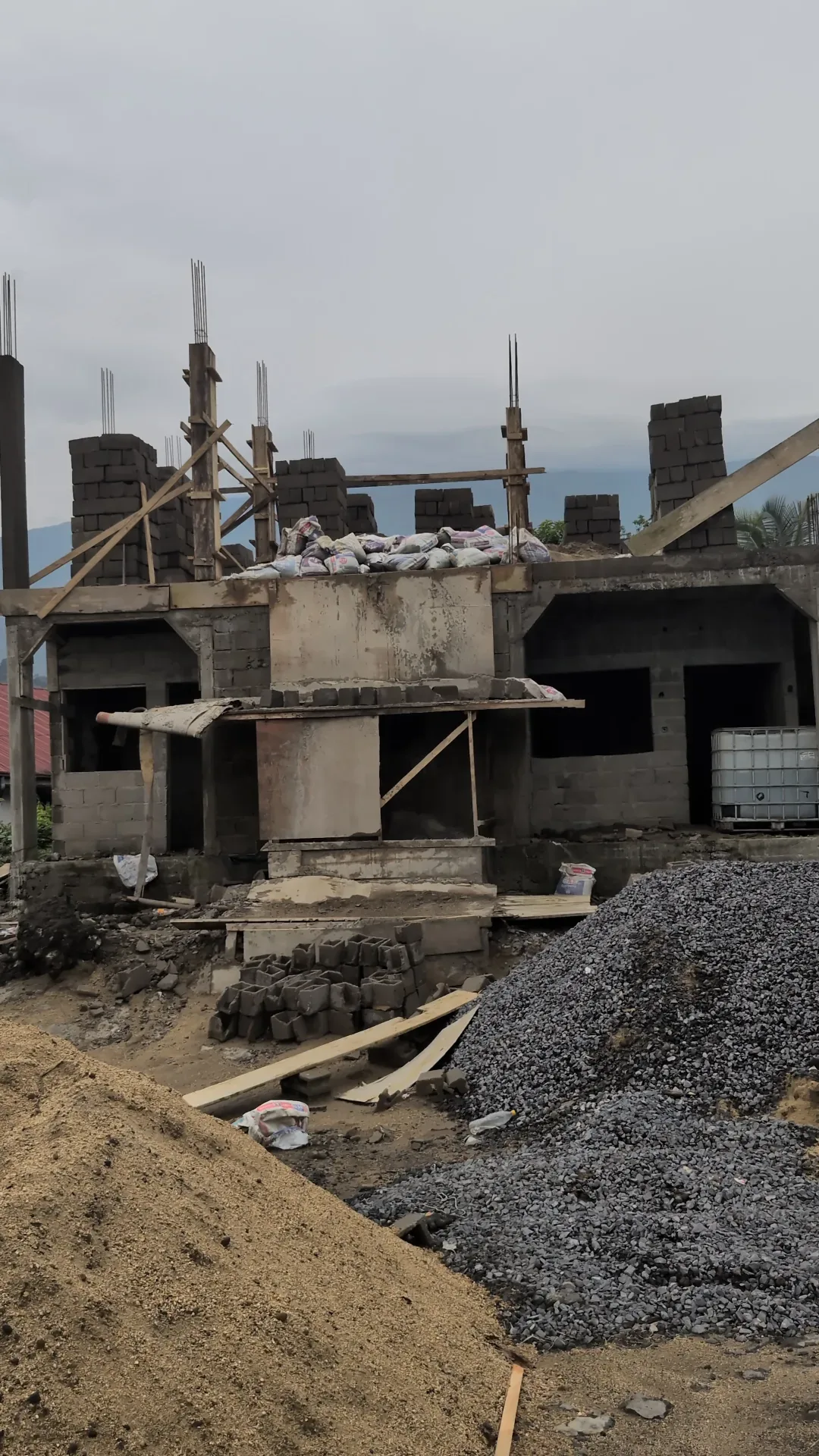 Construction of 7 studios 1 apartment - Auxano